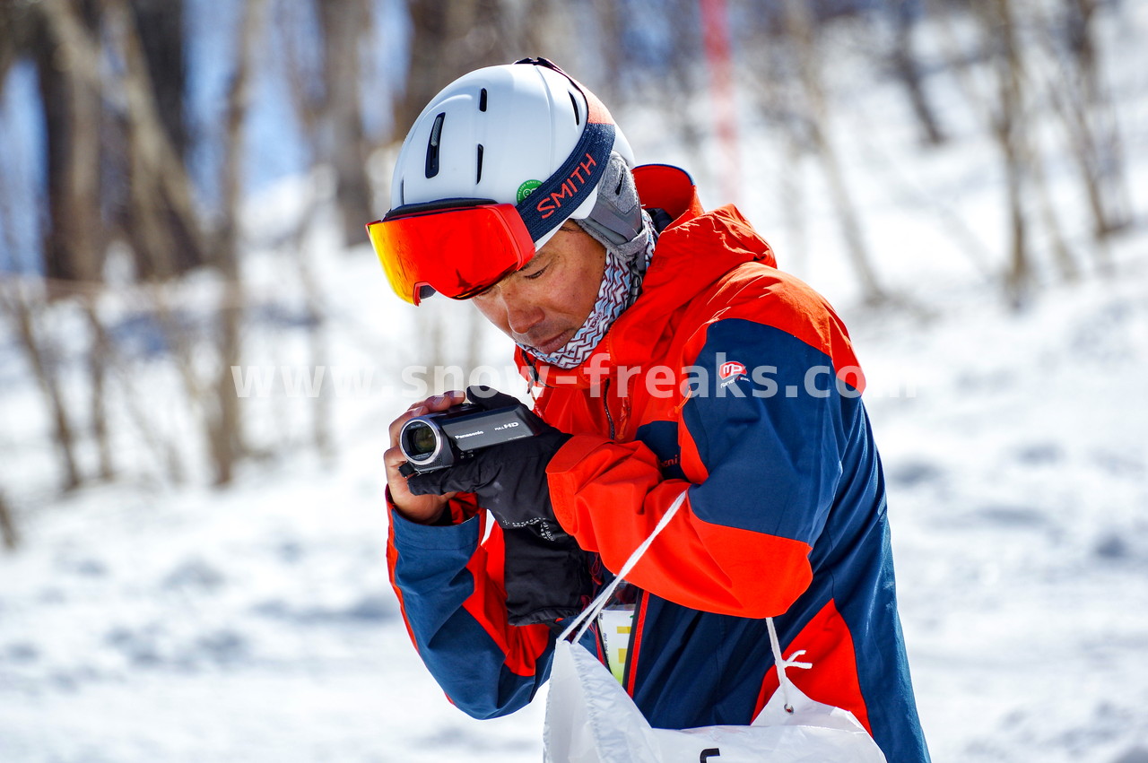 札幌国際スキー場 Mt.石井スポーツ ISHII SKI ACADEMY 校長・斉藤人之さんによる『斉藤塾』開講。本日のテーマは、「春雪！コブからスキーのたわみを楽しむ！！」(^^)v